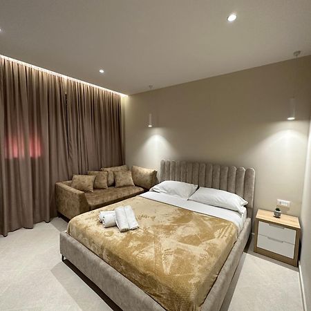 Beachfront Apartment With Balcony Влёра Экстерьер фото
